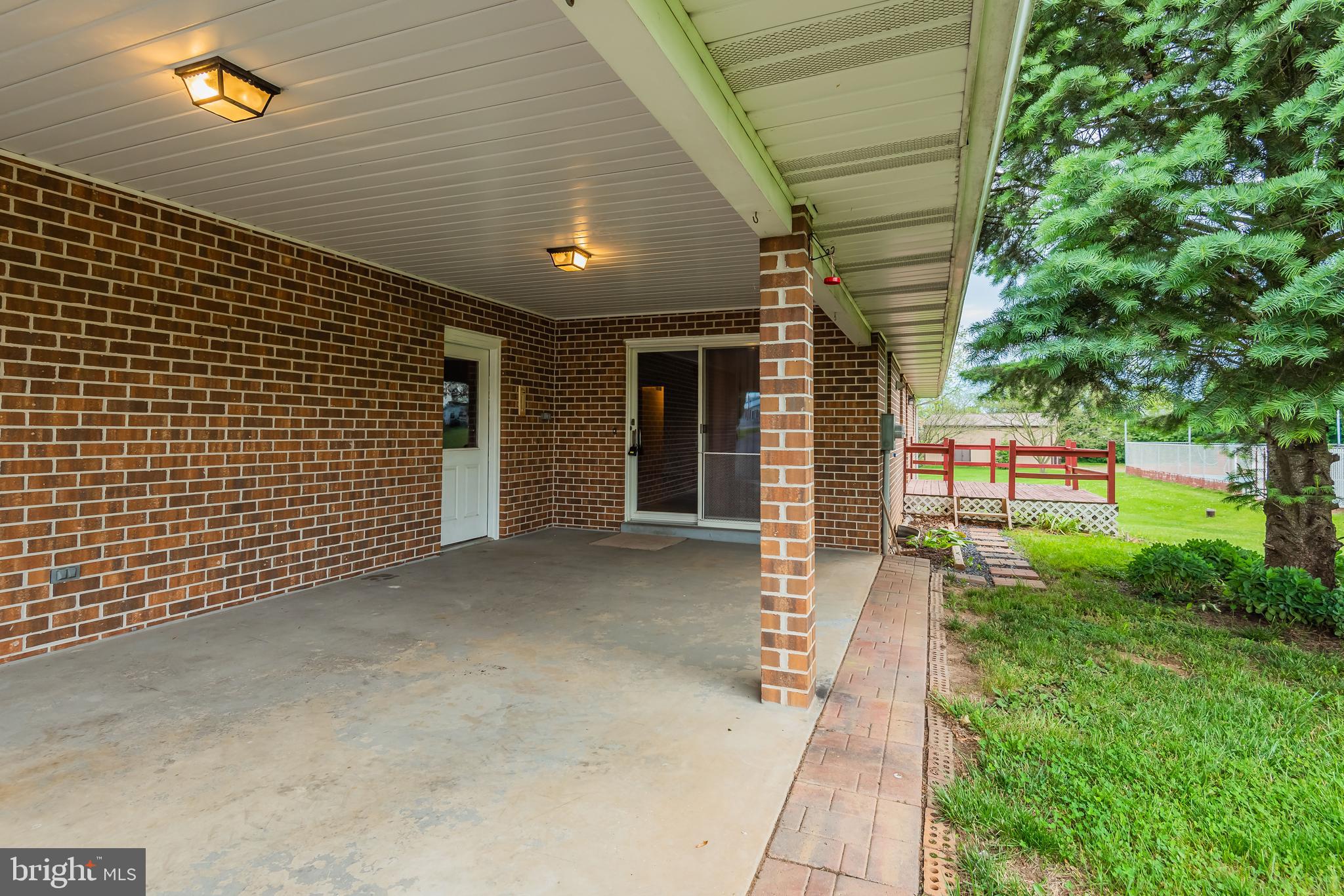 37 Middle Spring Road Shippensburg, PA 17257 - Photo 5 of 29 Car-port / covered porch off kitchen / dining area