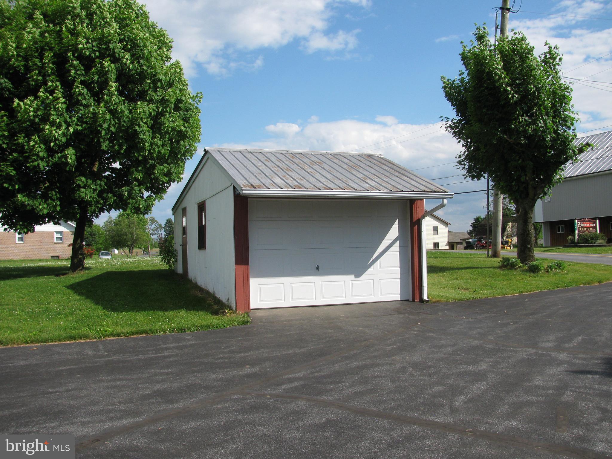 37 Middle Spring Road Shippensburg, PA 17257 - Photo 9 of 29 Detached 1-car garage
