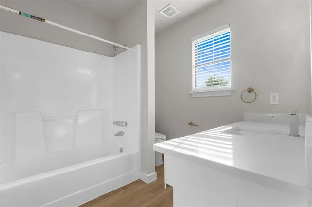 $1,800 | 701 Rosehill Road, Terrell, TX 75160