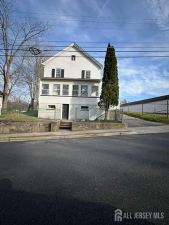 $2,900 | 8 Hampton Street, Newton, NJ 07860