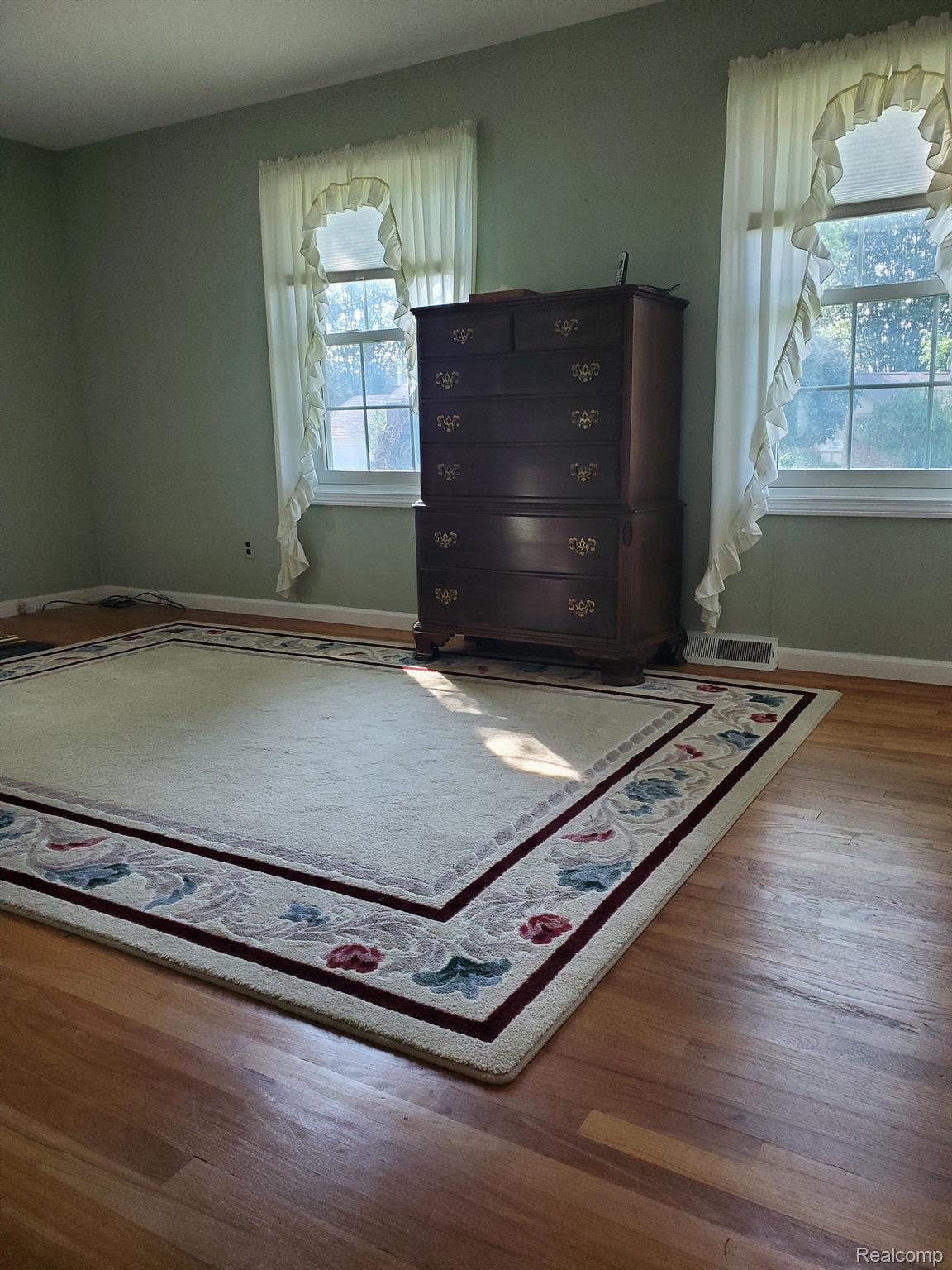 35647 Congress Road Farmington, MI 48335 - Photo 18 of 24 Gallery Image 18
