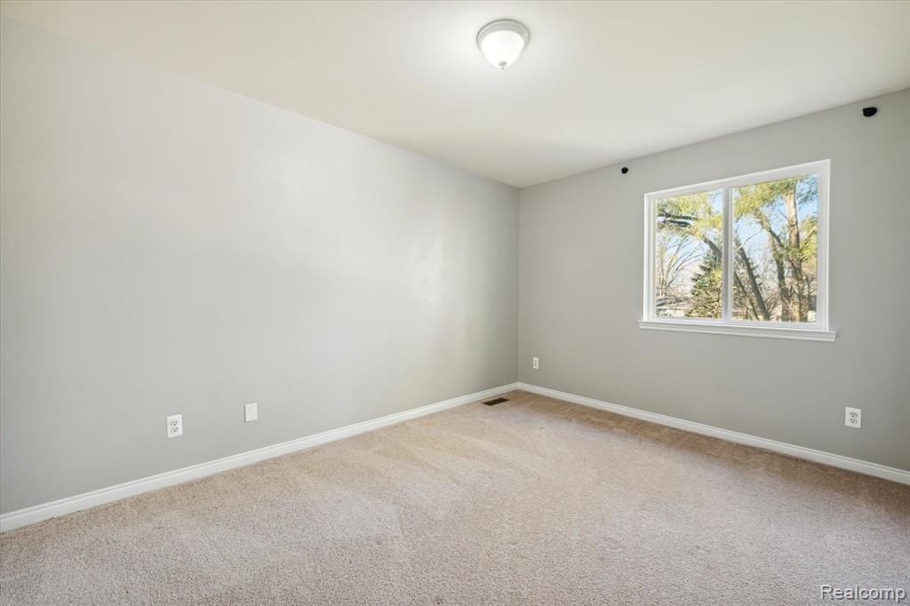 205 Eastlawn Drive Rochester, MI 48307 - Photo 28 of 46
