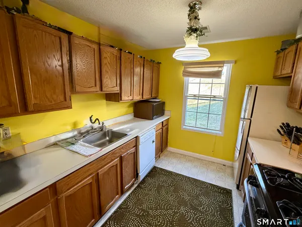 $229,900 | 143 Spyglass Court, Unit 143, Torrington, CT 06790