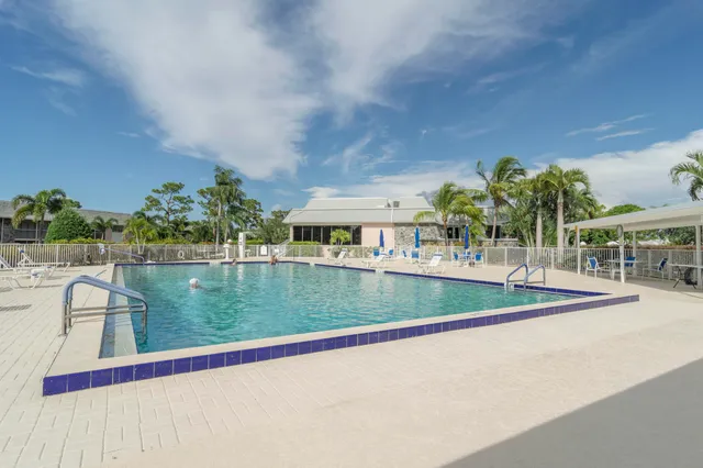$169,470 | 18081 Southeast Country Club Drive, Unit 326, Jupiter, FL 33469