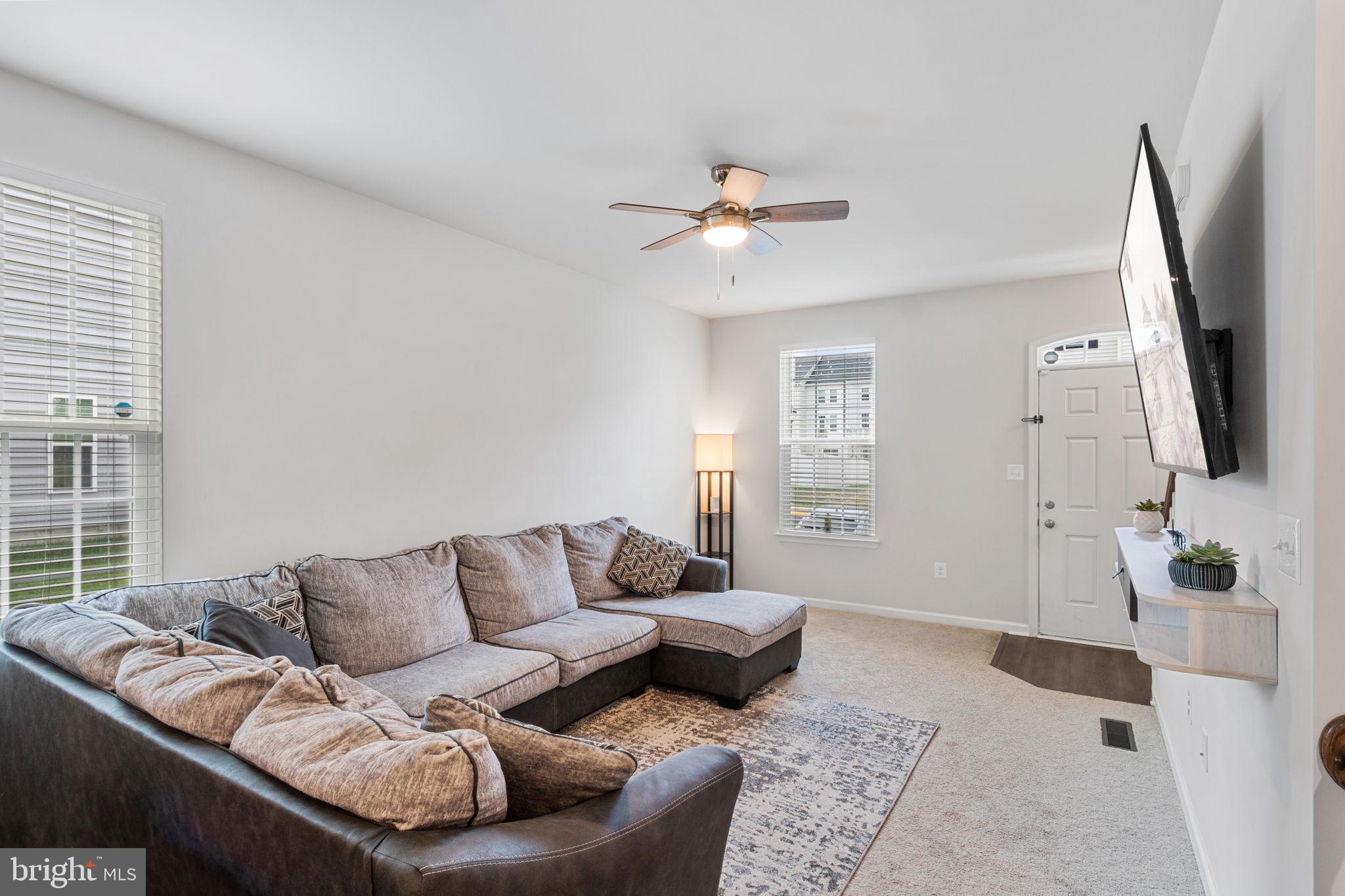 527 View Point Way Fredericksburg, VA 22405 - Photo 6 of 43 Living Room