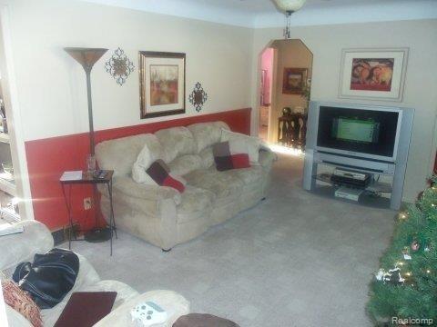 18460 Stephens Road Eastpointe, MI 48021 - Photo 5 of 12 18460 LIVING ROOM
