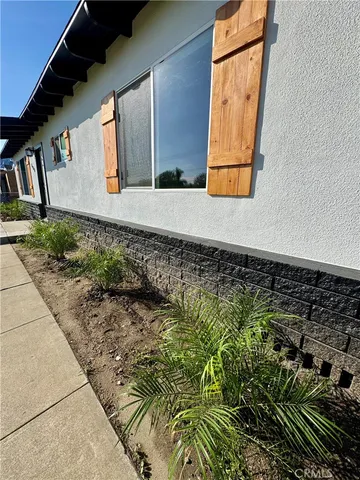 a view of a back yard of the house