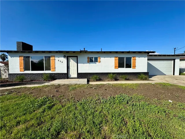 a house view with a backyard space