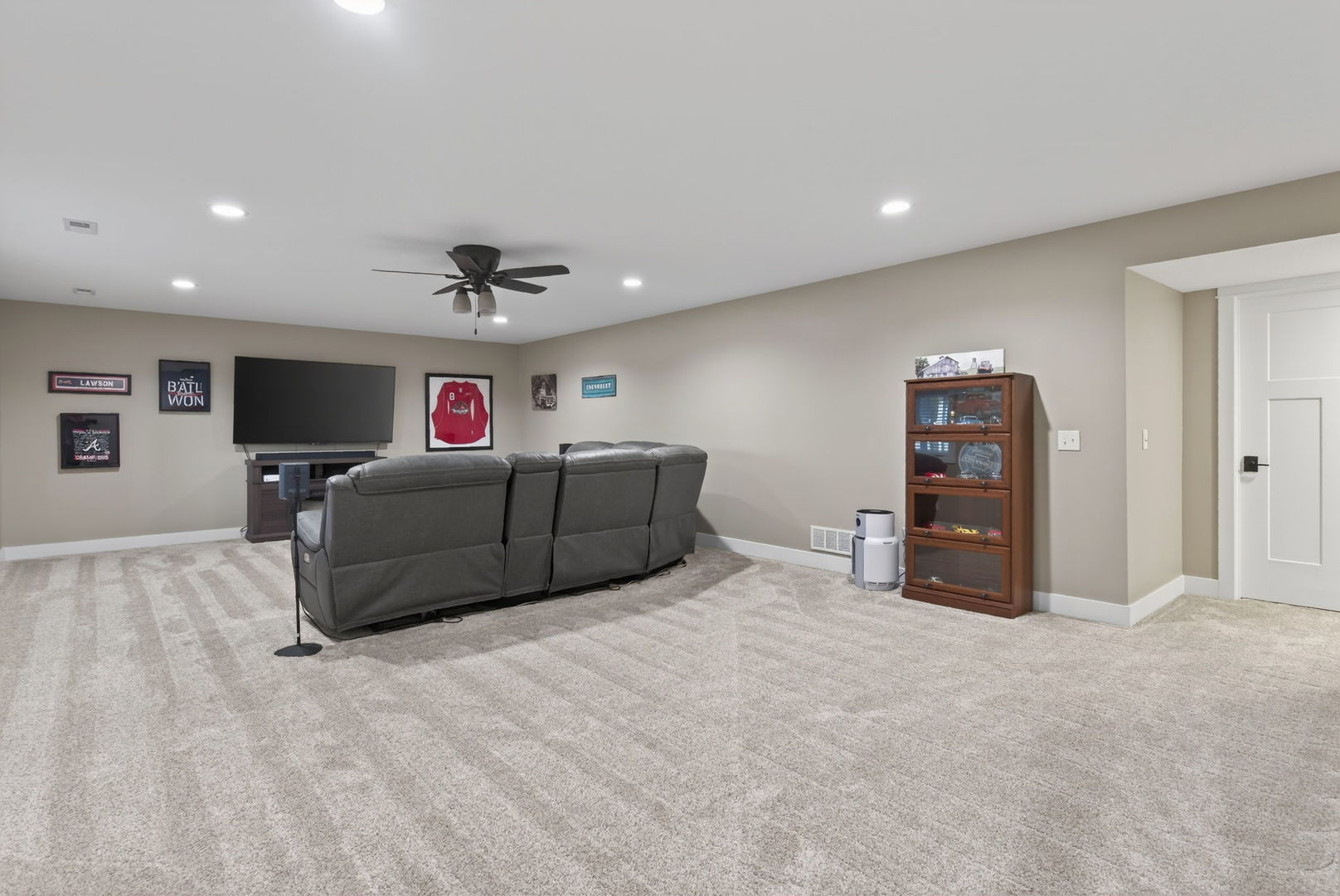 1439 Rhinelander Drive Davenport, IA 52804 - Photo 20 of 43 a living room with furniture and a flat screen tv