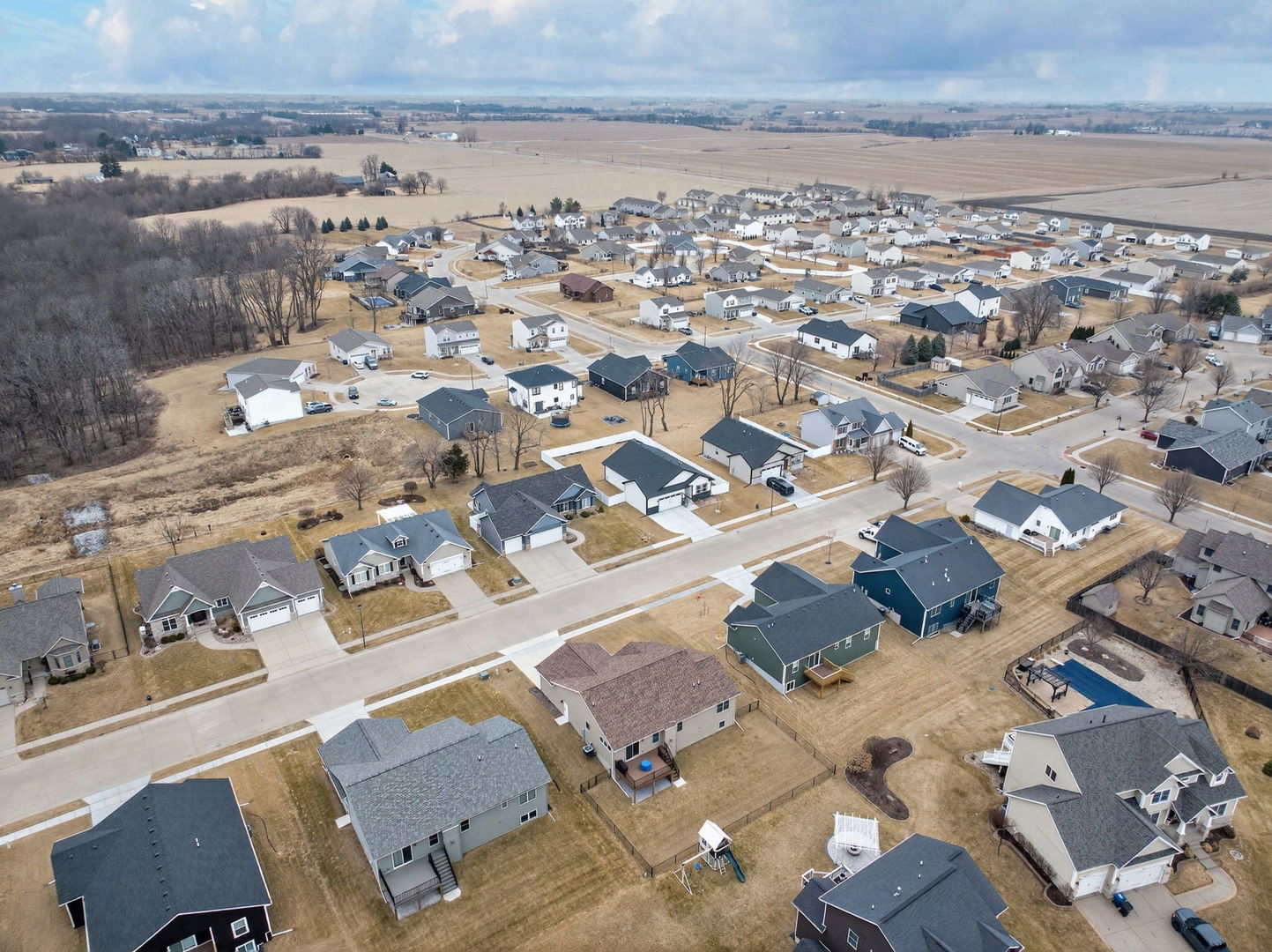 1439 Rhinelander Drive Davenport, IA 52804 - Photo 36 of 43 an aerial view of residential houses with outdoor space