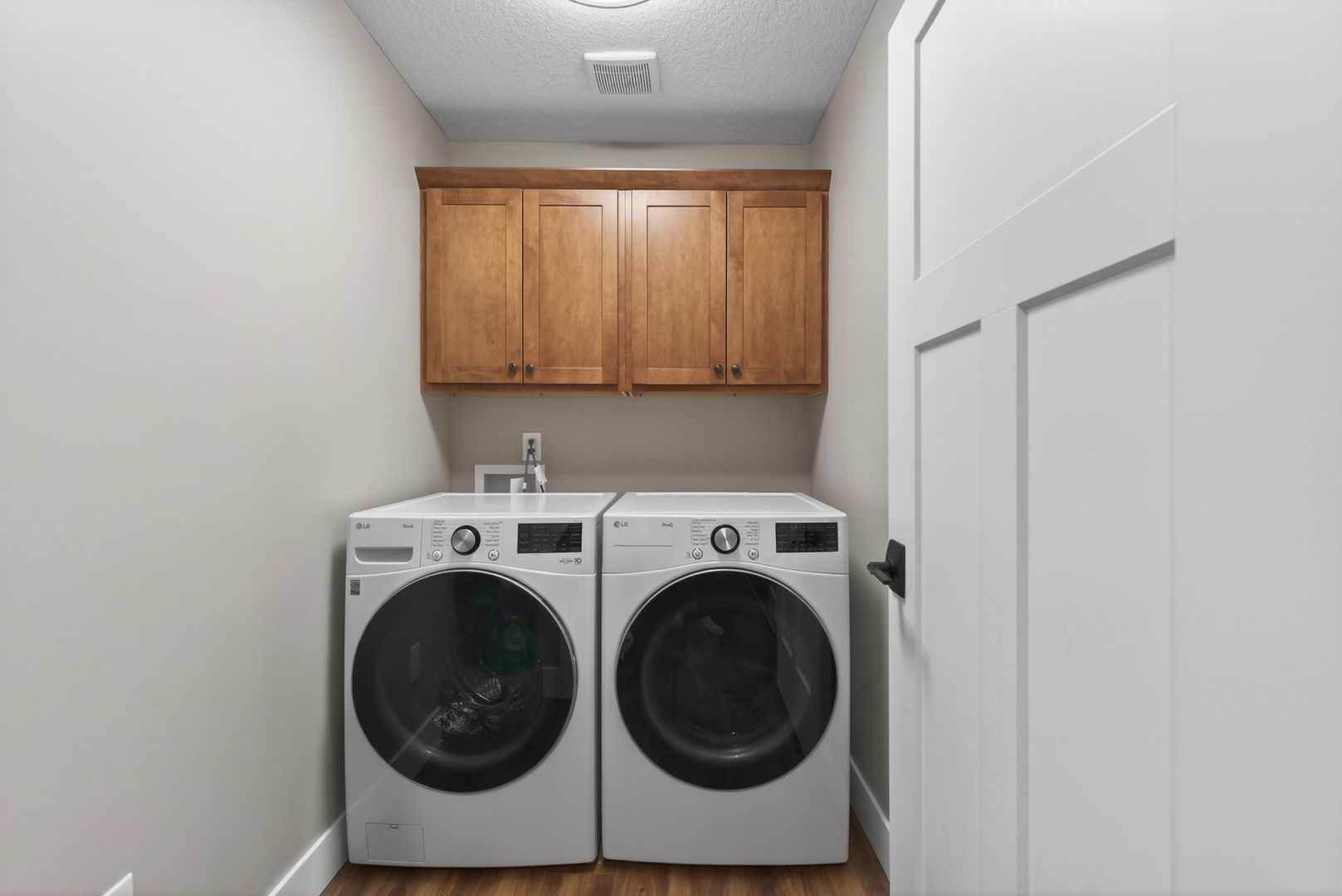1439 Rhinelander Drive Davenport, IA 52804 - Photo 10 of 43 a utility room with dryer and washer
