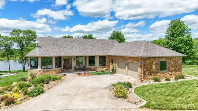 $1,950,000 | 1672 North 1 Road, Baldwin City, KS 66006