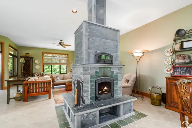 $1,950,000 | 1672 North 1 Road, Baldwin City, KS 66006