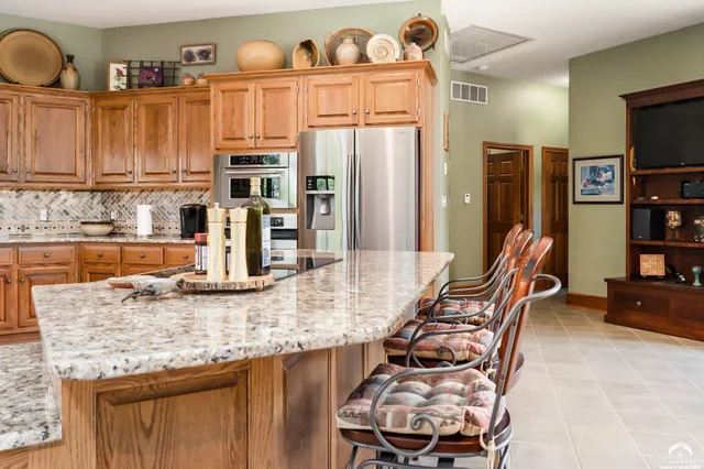 $1,950,000 | 1672 North 1 Road, Baldwin City, KS 66006