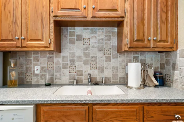 $1,950,000 | 1672 North 1 Road, Baldwin City, KS 66006