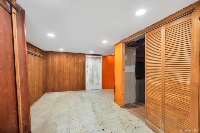 a view of hallway with a hallway