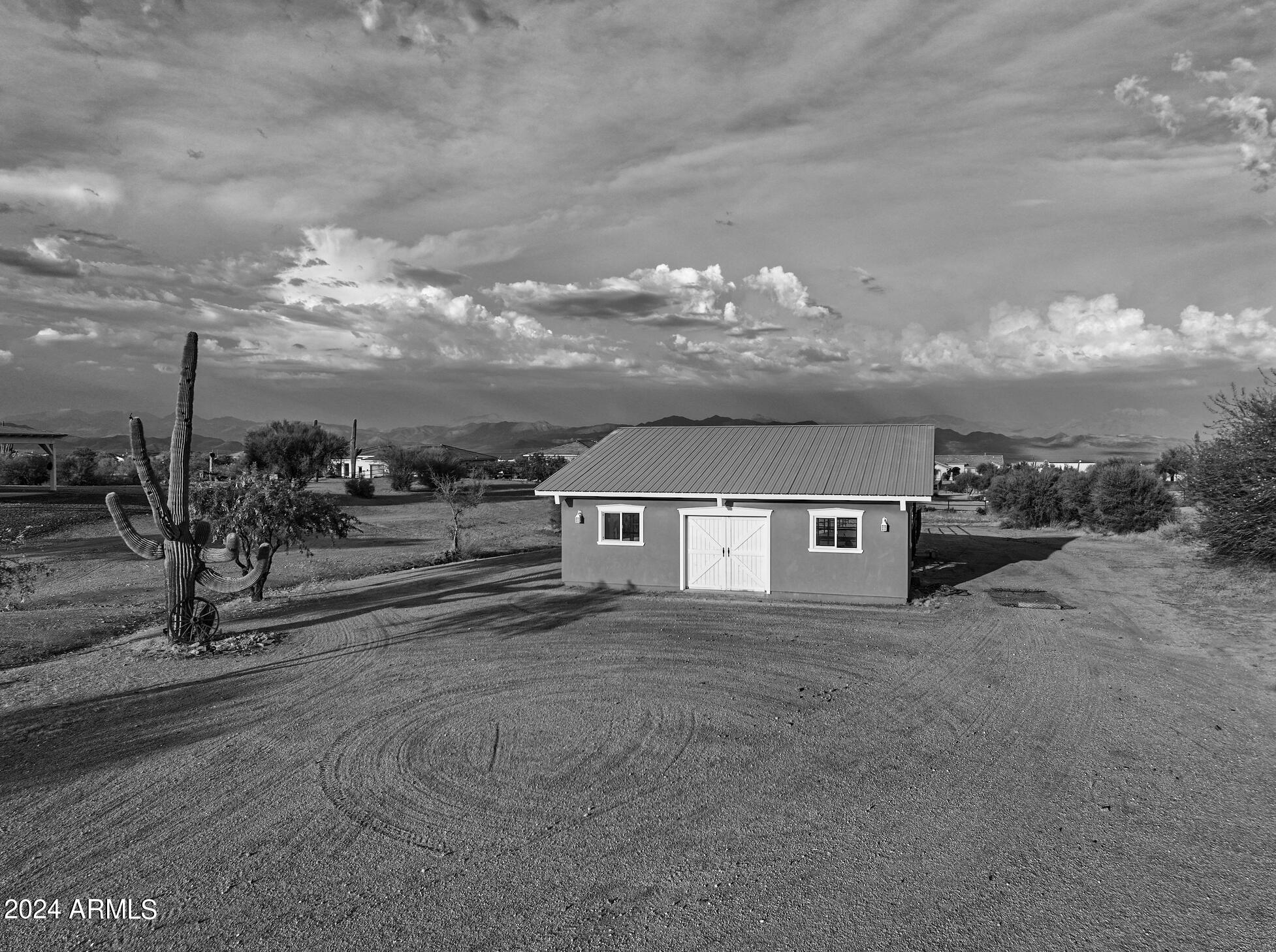 14142 East Peak View Road Scottsdale, AZ 85262 - Photo 59 of 108 Peak View BW Barn