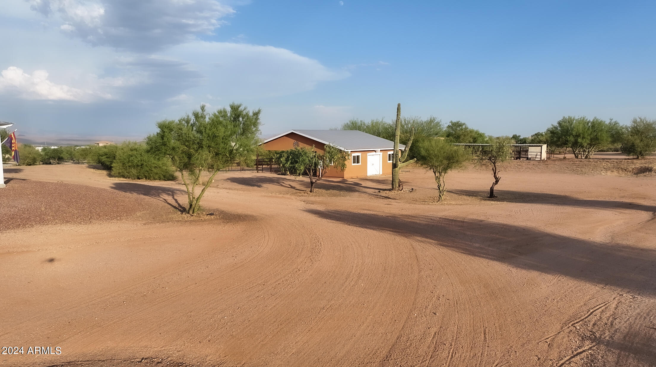 14142 East Peak View Road Scottsdale, AZ 85262 - Photo 98 of 108 Peak View Driveway to Barn