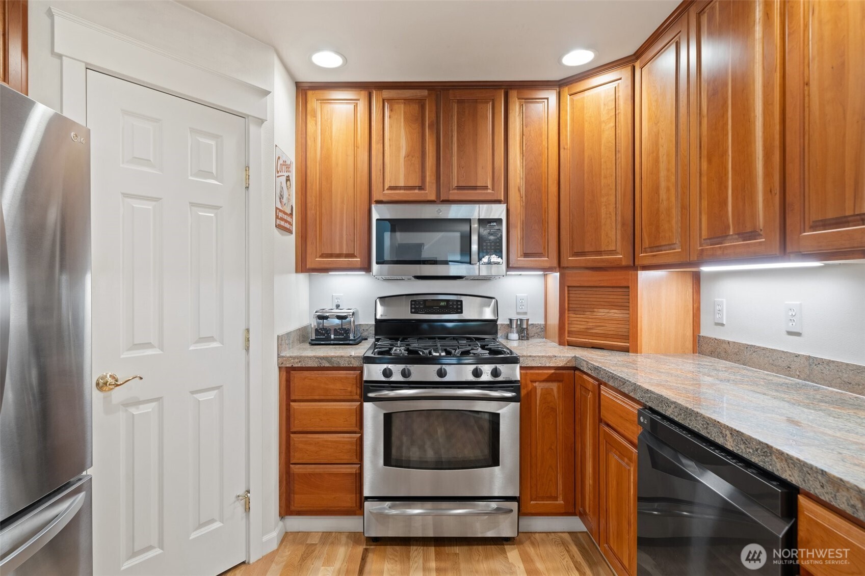 160 East Soderberg Road, Unit K29 Allyn, WA 98524 - Photo 11 of 38 Gallery Image 11