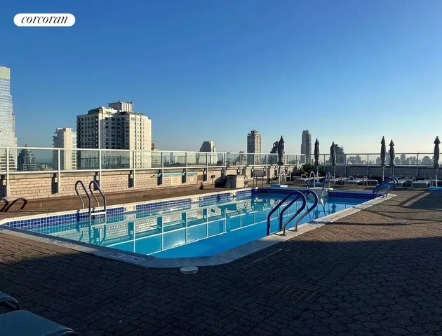 $750,000 | 400 East 56th Street, Unit 17F | Sutton Place