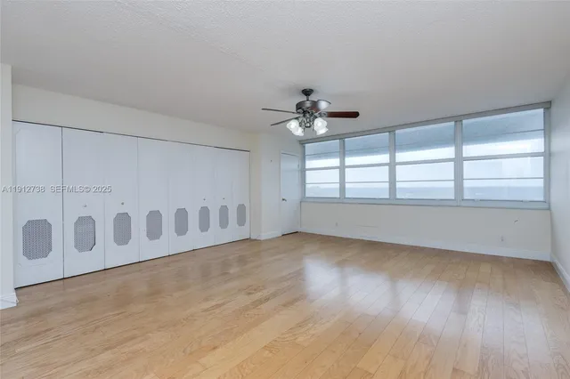 a view of an empty room with a ceiling fan