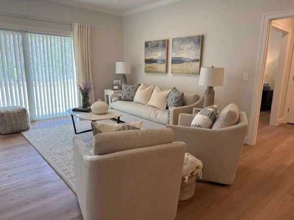 $3,650 | 74 Rockingham Road, Unit 108, Derry, NH 03038