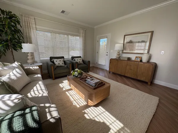 $3,650 | 74 Rockingham Road, Unit 108, Derry, NH 03038