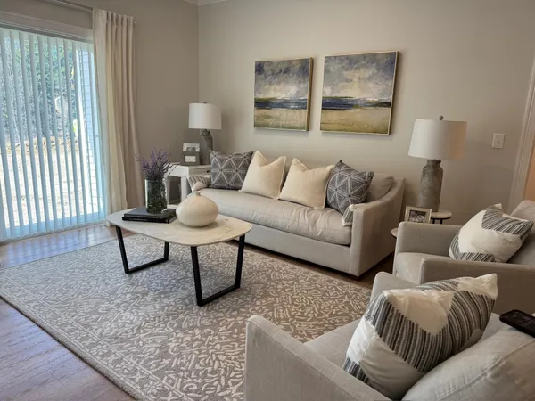 $3,650 | 74 Rockingham Road, Unit 108, Derry, NH 03038