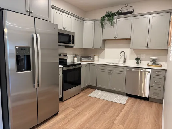 $3,650 | 74 Rockingham Road, Unit 108, Derry, NH 03038