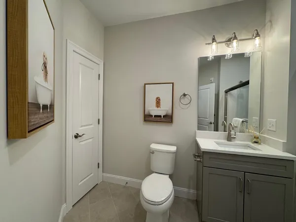 $3,650 | 74 Rockingham Road, Unit 108, Derry, NH 03038