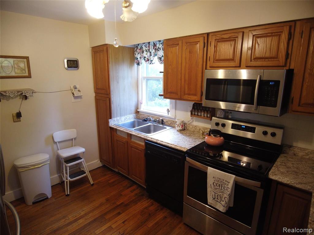 2466 West Auburn Road Rochester Hills, MI 48309 - Photo 11 of 34
