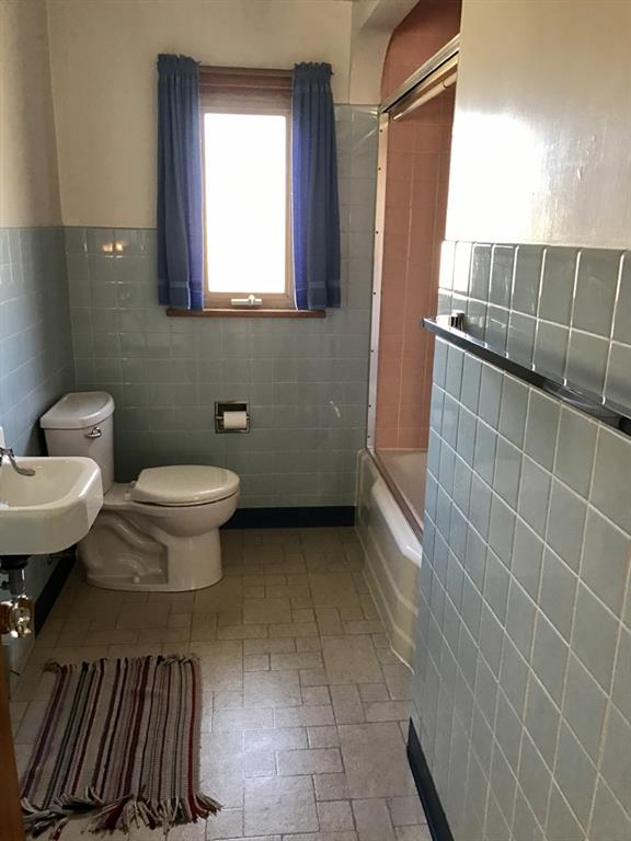 2485 Home Street Indiana, PA 15701 - Photo 8 of 11 Bath