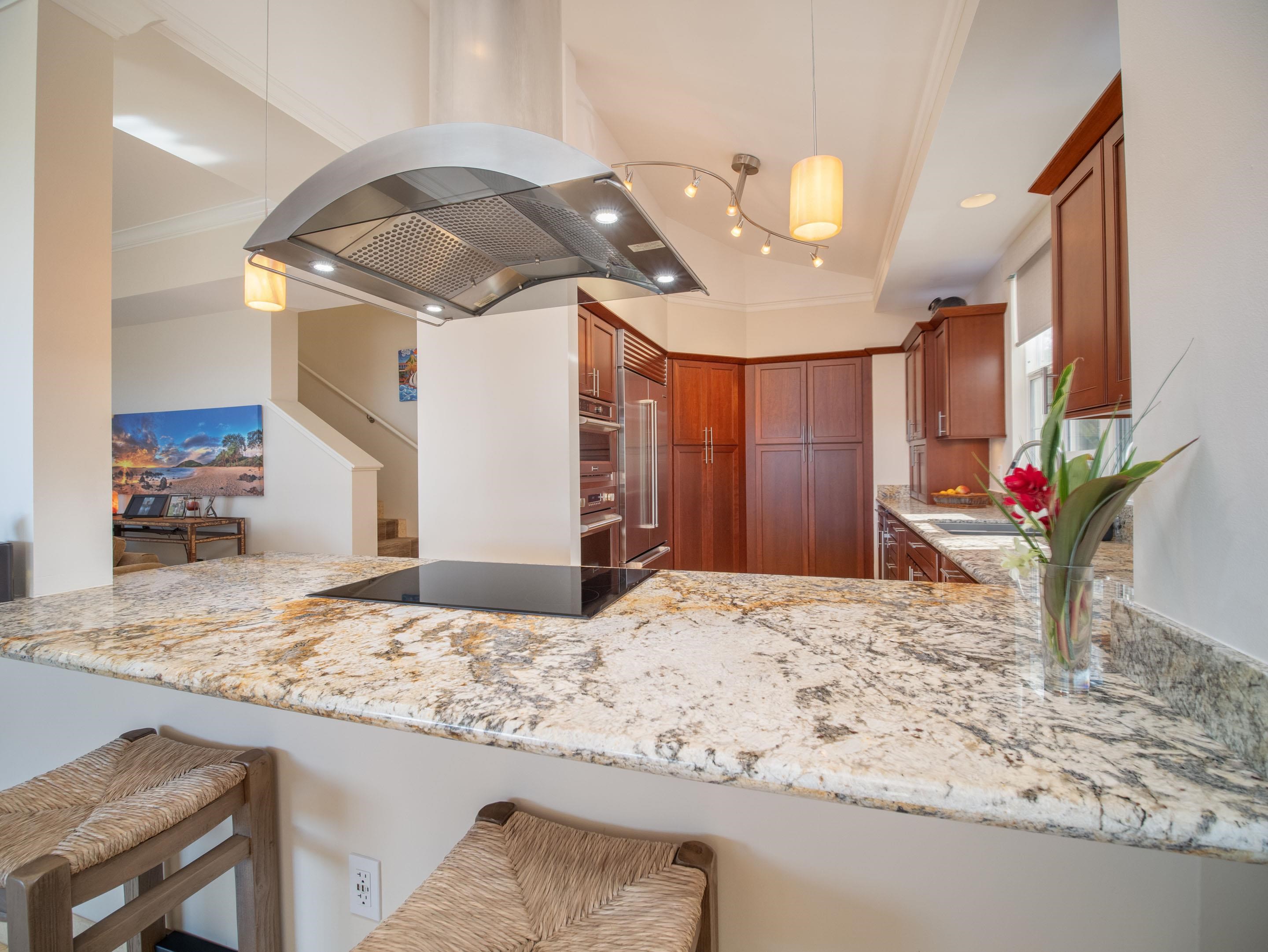 72 Kainui Loop, Unit 70A Kihei, HI 96753 - Photo 14 of 50 a bedroom with a bed and mirror