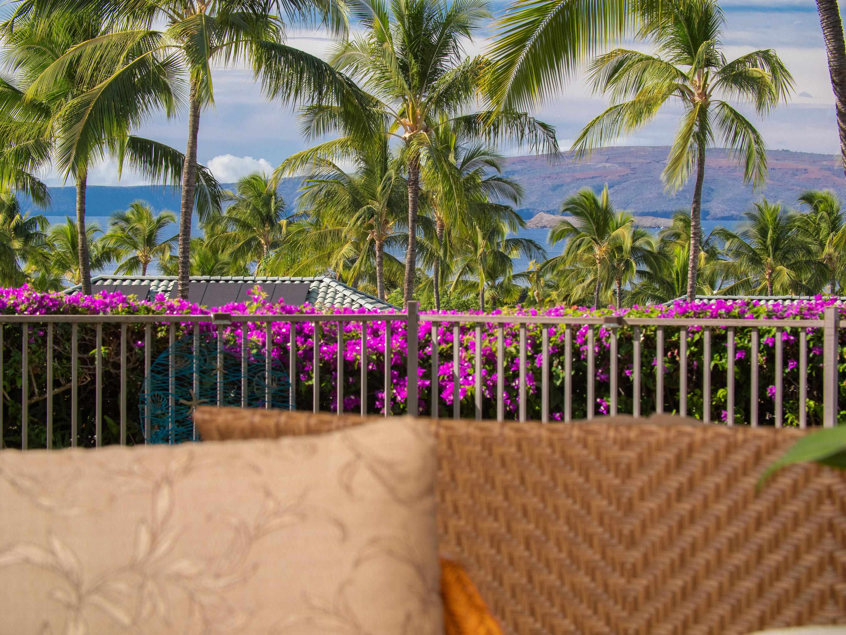 72 Kainui Loop, Unit 70A Kihei, HI 96753 - Photo 21 of 50 a view of entryway with wooden fence