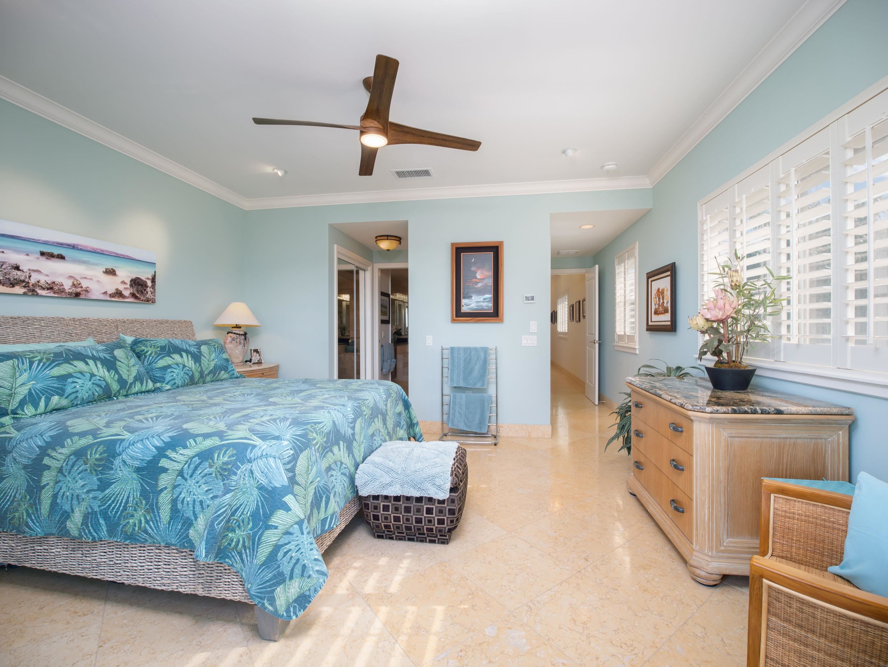 72 Kainui Loop, Unit 70A Kihei, HI 96753 - Photo 28 of 50 a spacious bedroom with a bed and ceiling fan