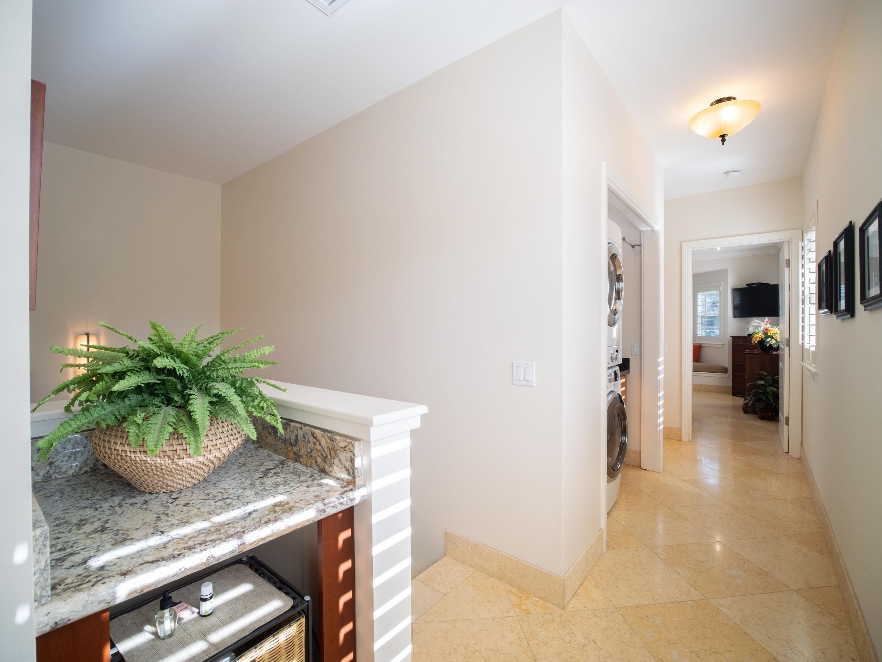 72 Kainui Loop, Unit 70A Kihei, HI 96753 - Photo 34 of 50 a living room with furniture and potted plant