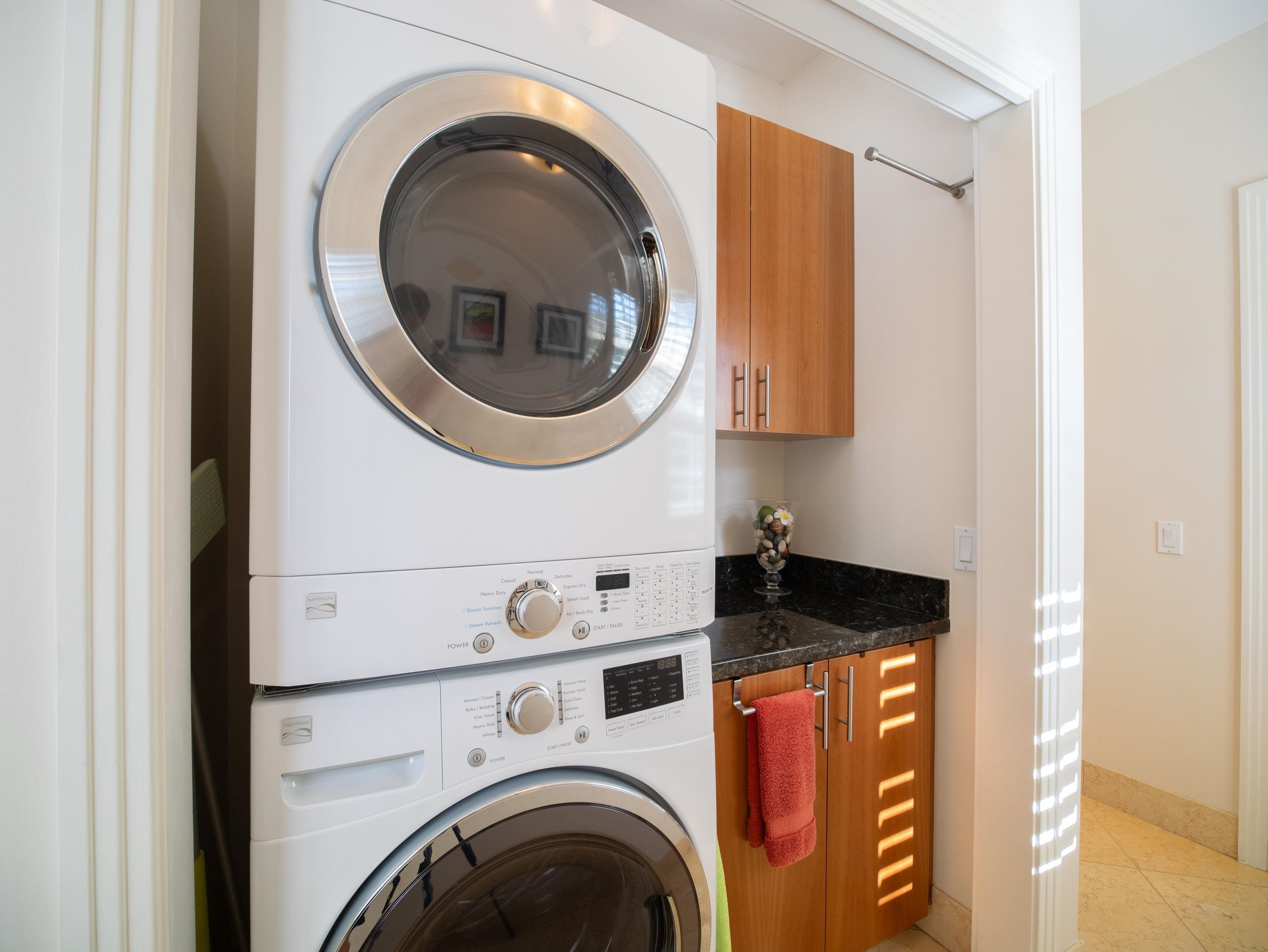72 Kainui Loop, Unit 70A Kihei, HI 96753 - Photo 40 of 50 a utility room with dryer and washer