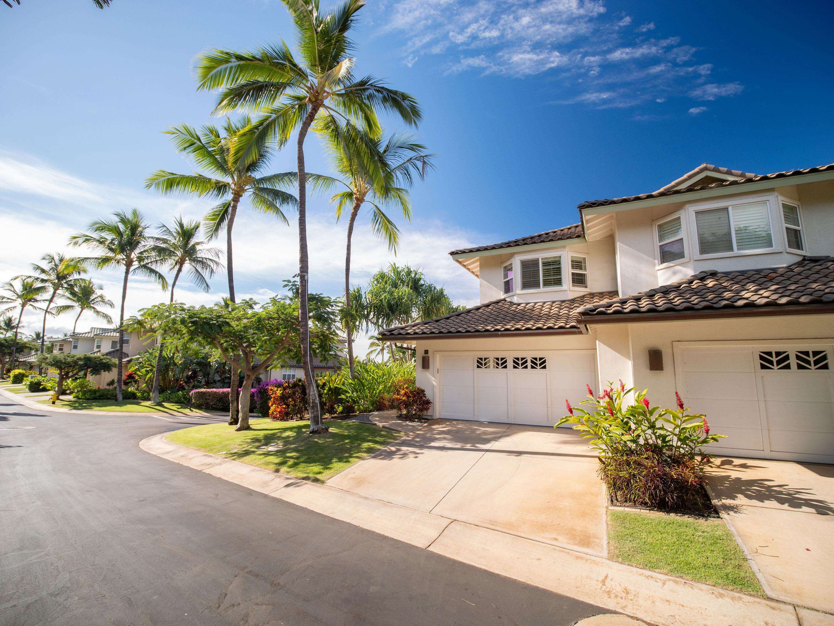 72 Kainui Loop, Unit 70A Kihei, HI 96753 - Photo 4 of 50 a front view of a house with a yard and potted plants