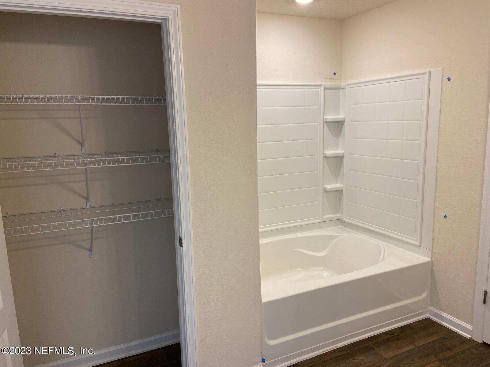 276 Falcon Ridge Road St. Augustine, FL 32084 - Photo 12 of 32 a bathroom with a bathtub