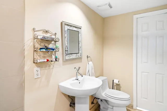 $7,800 | 18911 Collins Avenue, Unit 506 ON 5, Sunny Isles Beach, FL 33160