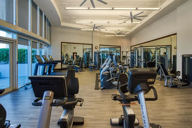 $7,800 | 18911 Collins Avenue, Unit 506 ON 5, Sunny Isles Beach, FL 33160