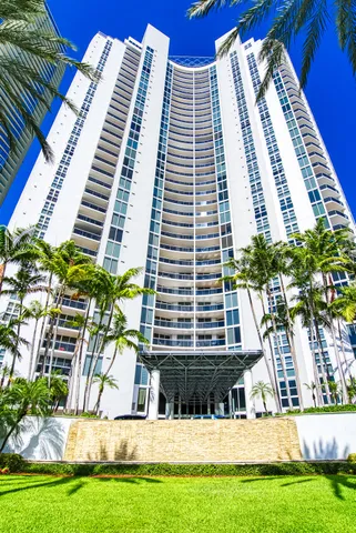 $7,800 | 18911 Collins Avenue, Unit 506 ON 5, Sunny Isles Beach, FL 33160