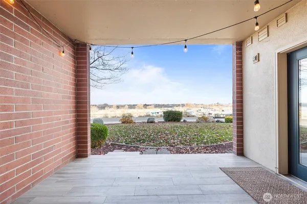a view of a pathway both side of building