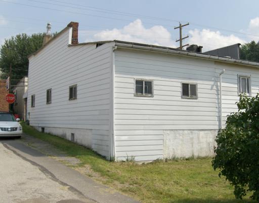 Exterior Front. Right Side 