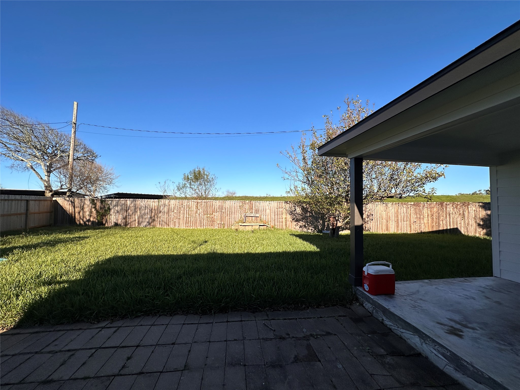 26 Lyncrest Drive Galveston, TX 77550 - Photo 30 of 36 Large back yard