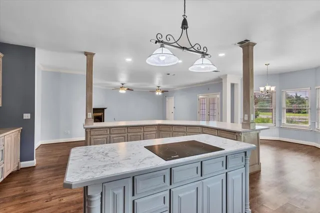 a view of a back yard