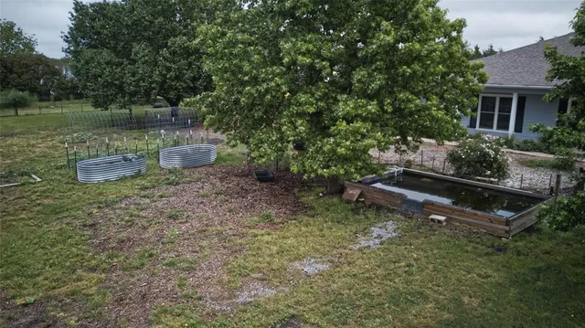 an aerial view of a house having yard