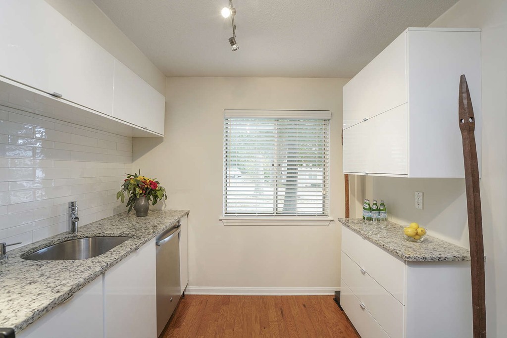 7 Beal's Cove Road, Unit E Hingham, MA 02043 - Photo 11 of 15 Gallery Image 11