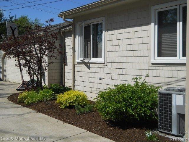 1171 Hawthorne Road Grosse Pointe, MI 48236 - Photo 22 of 24 008.JPG