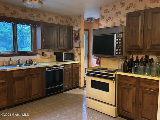 311 Cottrell Road Greenwich, NY 12834 - Photo 7 of 51 kitchen